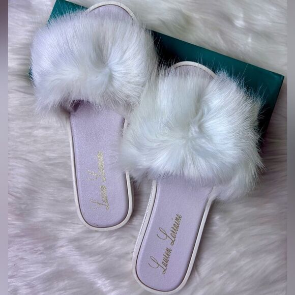 NIB Lauren Lorraine Fluffy White Sparkled Sandals - Picture 2 of 11